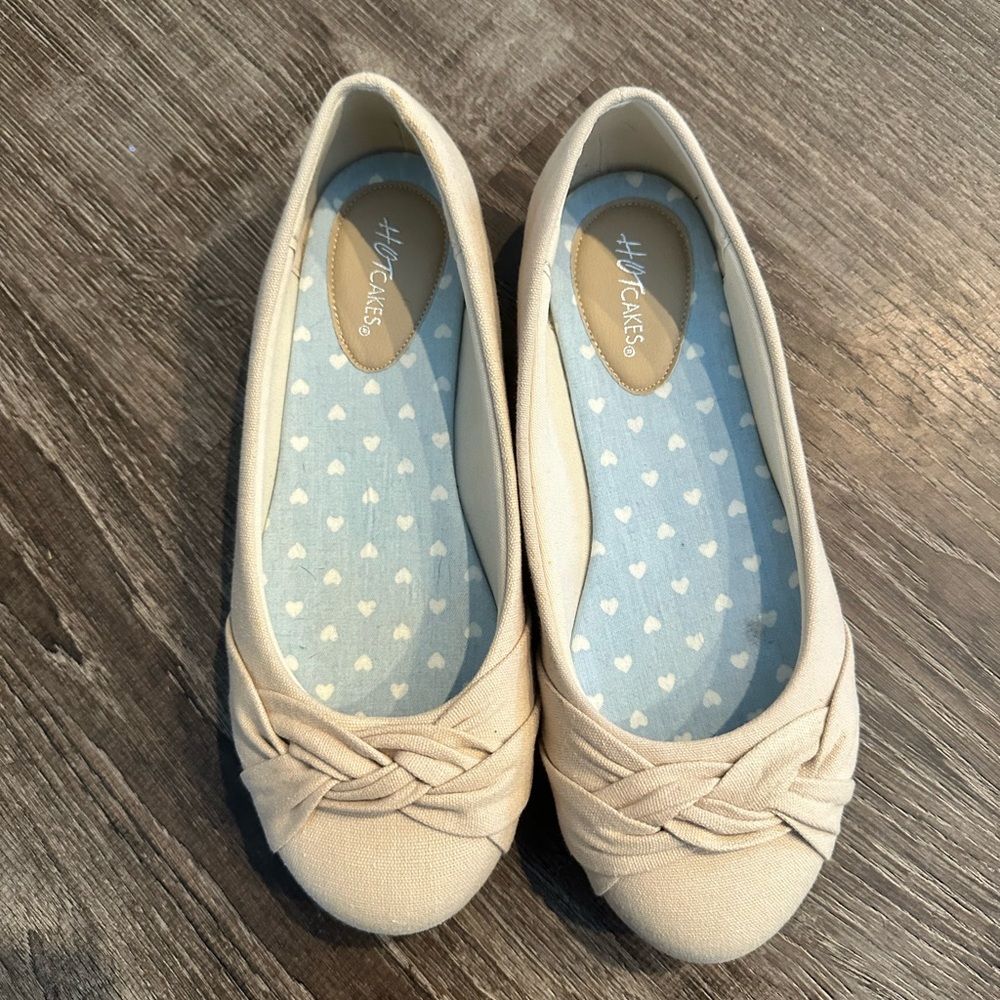 Hayden Women's Cream Ballet Flats